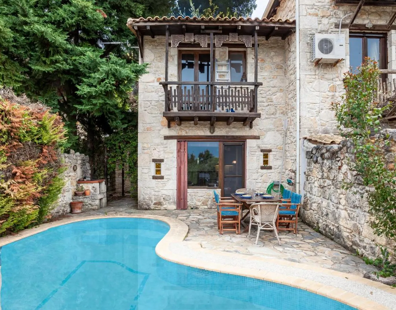 Forest Stone Villa With Pool Kriopigi